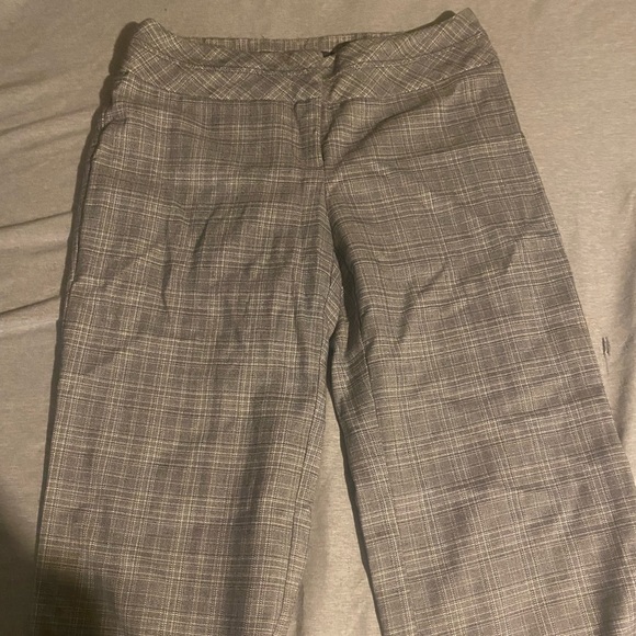 Brand new pants tryed on but never wore - Picture 2 of 3